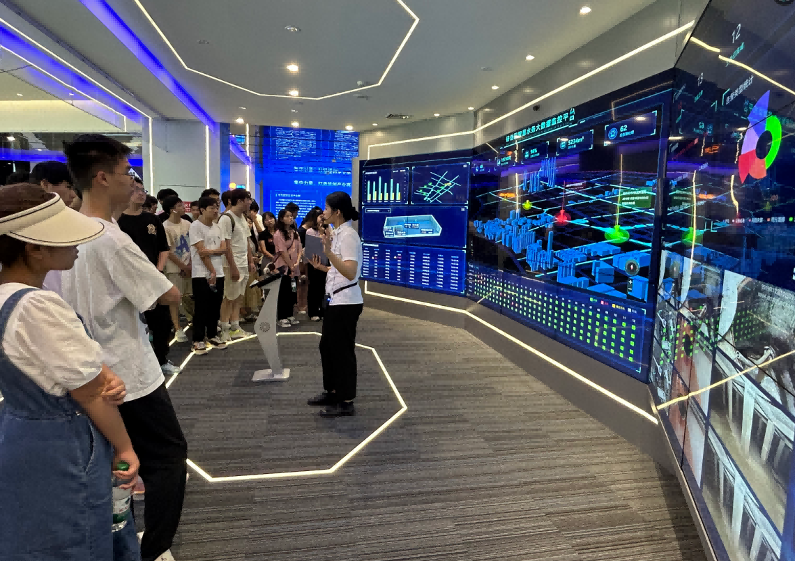 金年会jinnian科技IT精英暑期实训营活动日 | 探秘南京江北新区研创园 科技火花点亮未来梦想